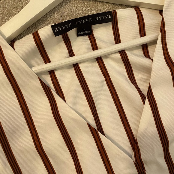 V Neck Blouse w/functional Buttons - Picture 2 of 4